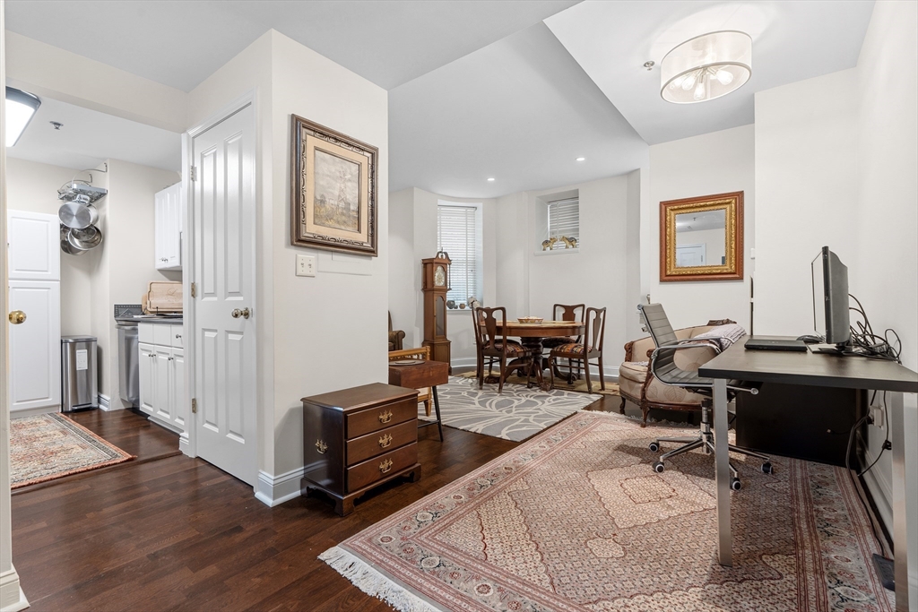 10 Charlesgate E, Boston, Massachusetts, 1 Bedroom Bedrooms, 3 Rooms Rooms,1 BathroomBathrooms,Residential,For Sale,Charlesgate E,73510866