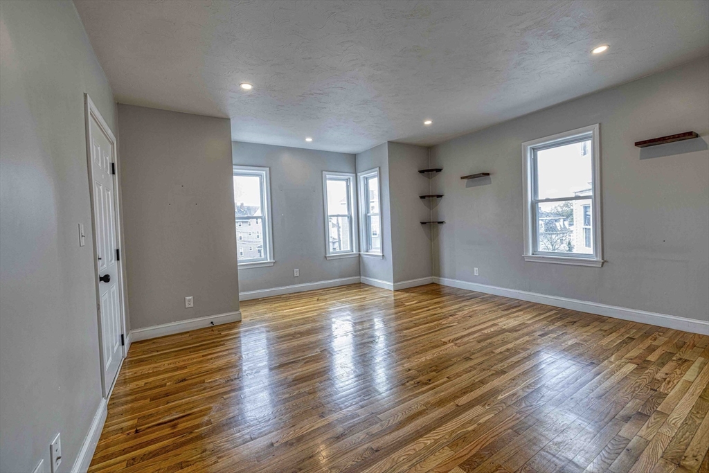 1221 South Main Street, Fall River, Massachusetts, 3 Bedrooms Bedrooms, 5 Rooms Rooms,1 BathroomBathrooms,Residential Lease,For Rent,South Main Street,73511023