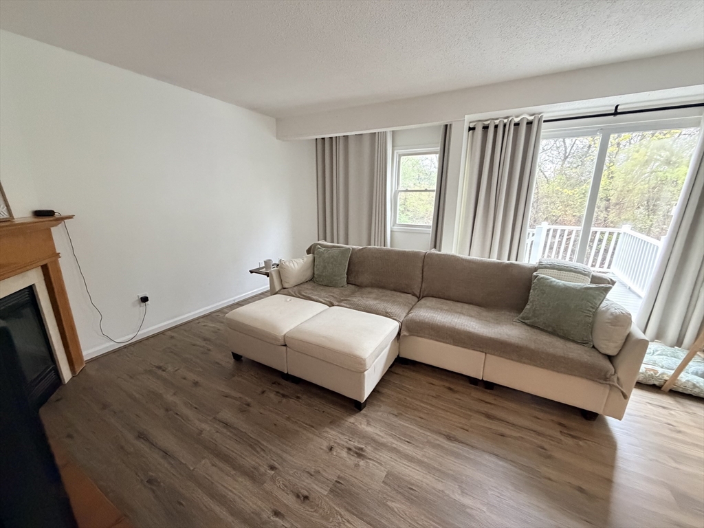 23 Marion Rd, Salem, Massachusetts, 2 Bedrooms Bedrooms, 6 Rooms Rooms,1.5 BathroomsBathrooms,Residential,For Sale,Marion Rd,73511030
