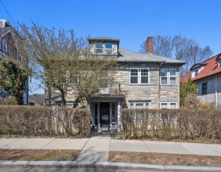 79 Winthrop Road, Brookline, Massachusetts, 5 Bedrooms Bedrooms, 16 Rooms Rooms,2 BathroomsBathrooms,Residential Income,For Sale,Winthrop Road,73511051