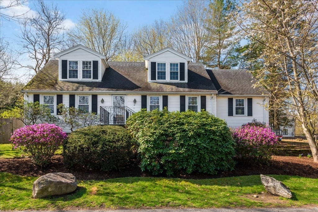 11 Gay St., Needham, Massachusetts, 5 Bedrooms Bedrooms, 9 Rooms Rooms,2 BathroomsBathrooms,Residential Lease,For Rent,Gay St.,73511056