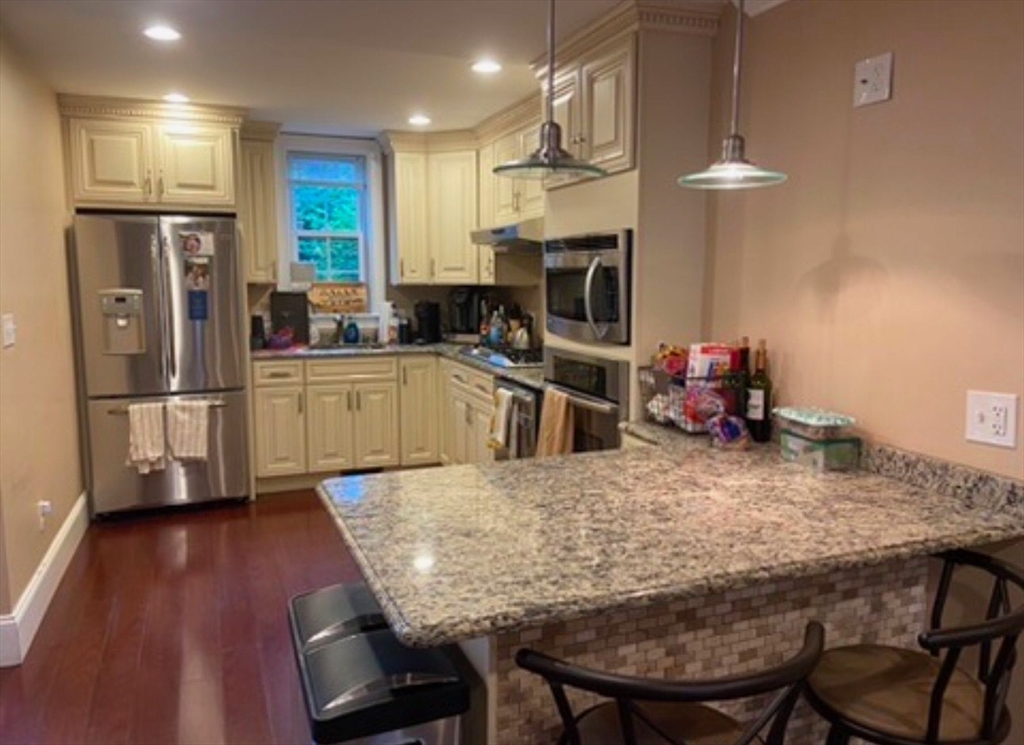 614 E Fifth, Boston, Massachusetts, 4 Bedrooms Bedrooms, 6 Rooms Rooms,2.5 BathroomsBathrooms,Residential Lease,For Rent,E Fifth,73511060