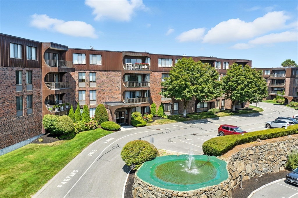 1006 Paradise Rd, Swampscott, Massachusetts, 2 Bedrooms Bedrooms, 5 Rooms Rooms,2 BathroomsBathrooms,Residential Lease,For Rent,Paradise Rd,73511084