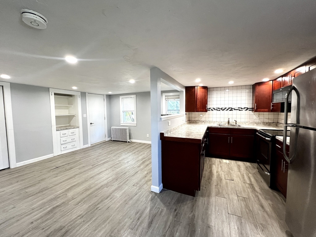 572 Main Street, Watertown, Massachusetts, 3 Bedrooms Bedrooms, 7 Rooms Rooms,2 BathroomsBathrooms,Residential Lease,For Rent,Main Street,73511097