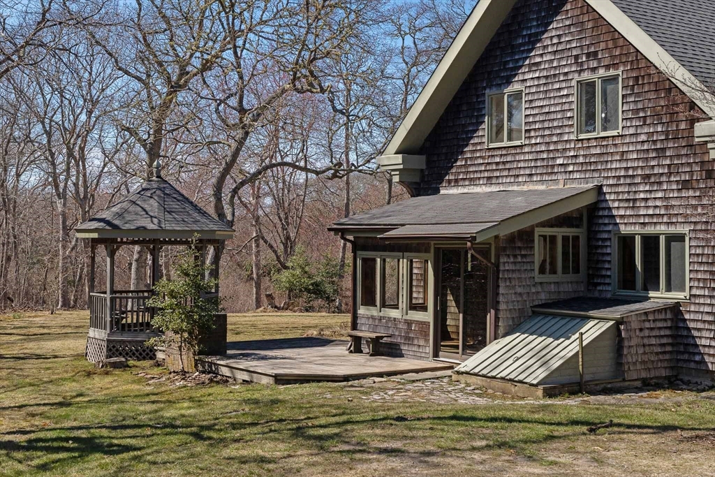 24 Beetle Swamp Rd, Edgartown, Massachusetts, 3 Bedrooms Bedrooms, 7 Rooms Rooms,2 BathroomsBathrooms,Residential,For Sale,Beetle Swamp Rd,73511131