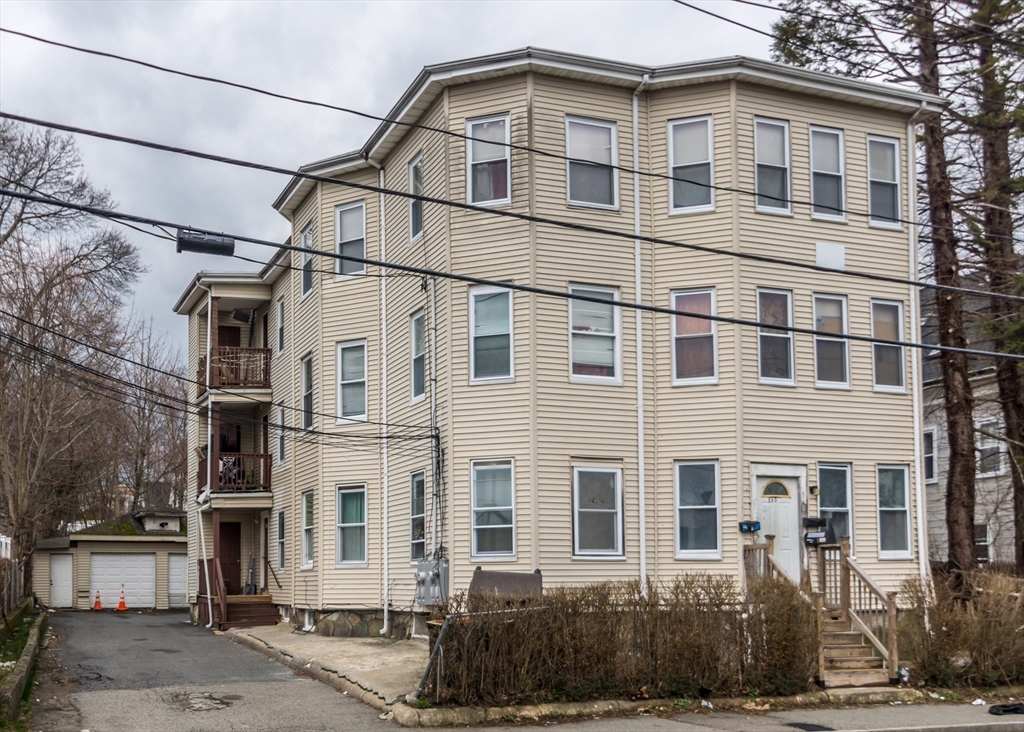 838-840 N Montello St, Brockton, Massachusetts, 9 Bedrooms Bedrooms, 18 Rooms Rooms,6 BathroomsBathrooms,Residential Income,For Sale,N Montello St,73511142