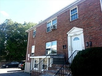 623 Cummins Hwy, Boston, Massachusetts, 2 Bedrooms Bedrooms, 4 Rooms Rooms,1 BathroomBathrooms,Residential,For Sale,Cummins Hwy,73510746
