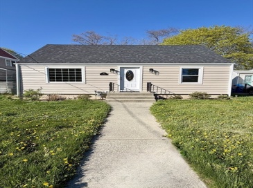 38 Pine Street, Seekonk, Massachusetts, 4 Bedrooms Bedrooms, 8 Rooms Rooms,1 BathroomBathrooms,Residential Lease,For Rent,Pine Street,73510956