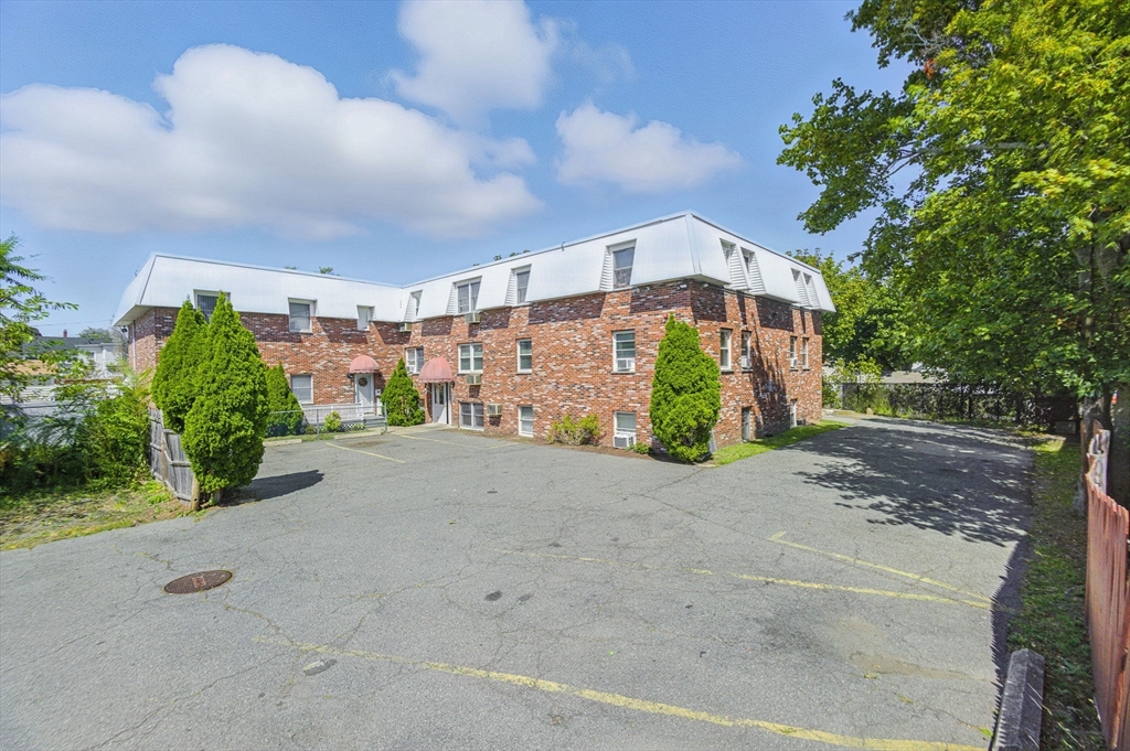 33A Jackson St, Lynn, Massachusetts, 2 Bedrooms Bedrooms, 4 Rooms Rooms,1 BathroomBathrooms,Residential,For Sale,Jackson St,73510961