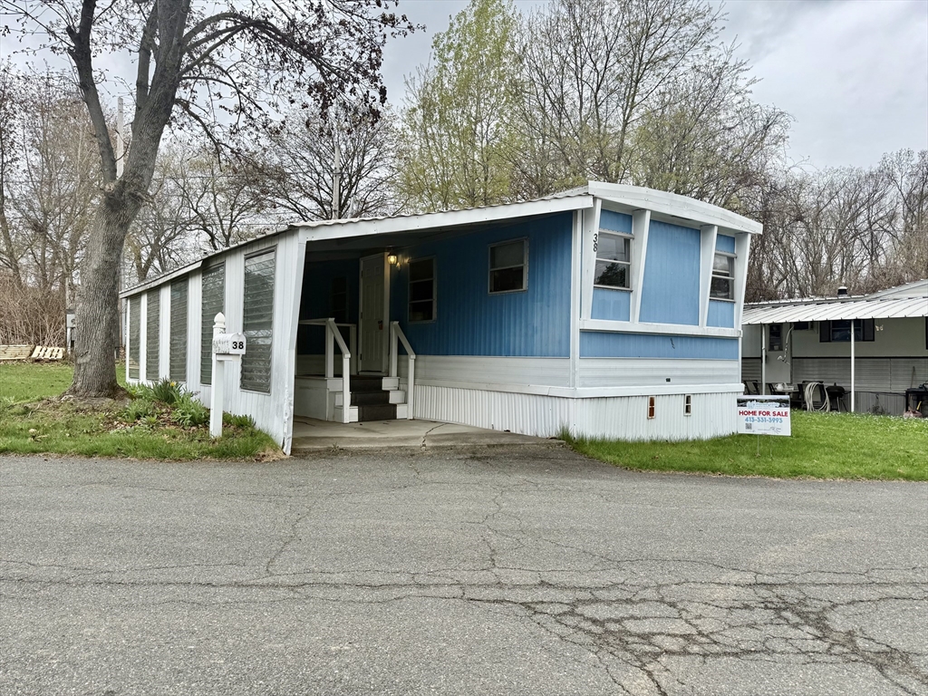 38 Lark Dr, Chicopee, Massachusetts, 3 Bedrooms Bedrooms, 5 Rooms Rooms,1 BathroomBathrooms,Residential,For Sale,Lark Dr,73510963