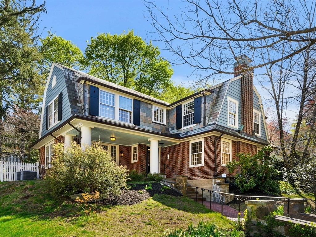 292 Pond St, Boston, Massachusetts, 4 Bedrooms Bedrooms, 8 Rooms Rooms,2.5 BathroomsBathrooms,Residential,For Sale,Pond St,73510965