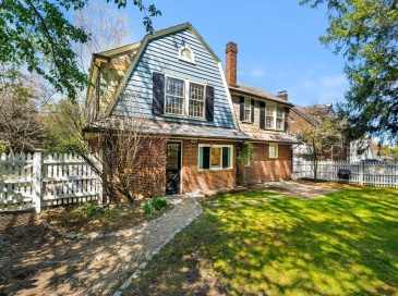 292 Pond St, Boston, Massachusetts, 4 Bedrooms Bedrooms, 8 Rooms Rooms,2.5 BathroomsBathrooms,Residential,For Sale,Pond St,73510965