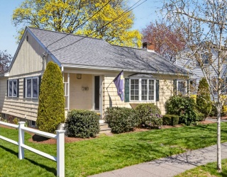 6 Cunha Rd, Peabody, Massachusetts, 3 Bedrooms Bedrooms, 5 Rooms Rooms,1.5 BathroomsBathrooms,Residential,For Sale,Cunha Rd,73510780