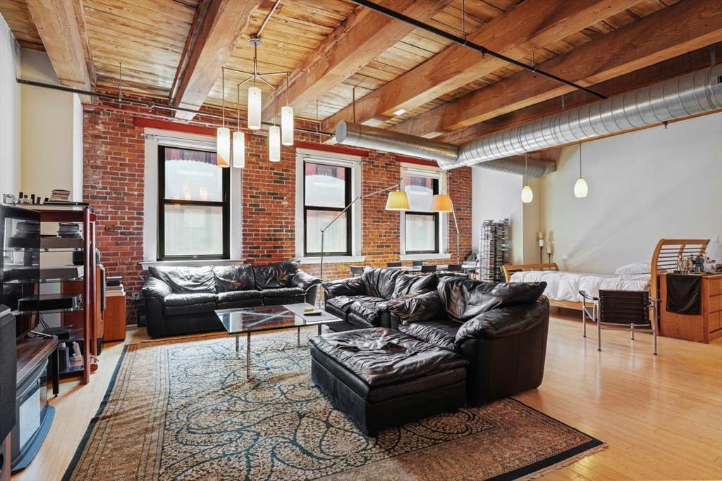 9 West Broadway, Boston, Massachusetts, 2 Bedrooms Bedrooms, 5 Rooms Rooms,2 BathroomsBathrooms,Residential,For Sale,West Broadway,73510681