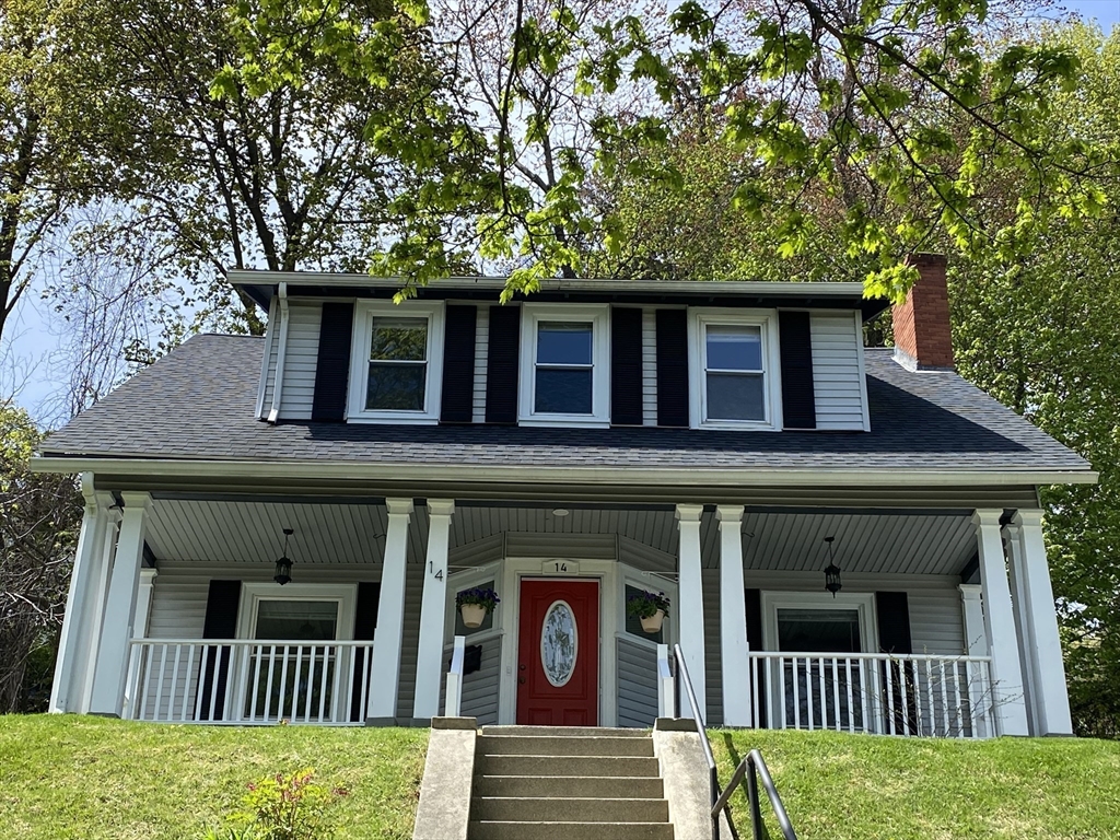 14 Saint Elmo Rd, Worcester, Massachusetts, 4 Bedrooms Bedrooms, 7 Rooms Rooms,2 BathroomsBathrooms,Residential,For Sale,Saint Elmo Rd,73510981