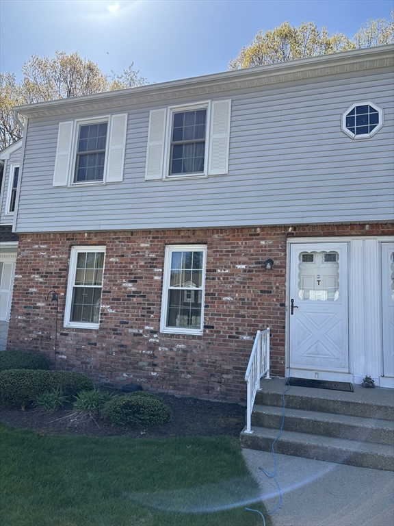 283 Fuller Rd, Chicopee, Massachusetts, 2 Bedrooms Bedrooms, 4 Rooms Rooms,1.5 BathroomsBathrooms,Residential,For Sale,Fuller Rd,73511185