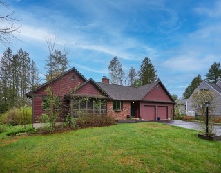 37 Harris St, Amherst, Massachusetts, 4 Bedrooms Bedrooms, 9 Rooms Rooms,3 BathroomsBathrooms,Residential,For Sale,Harris St,73511078