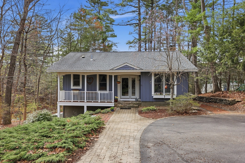 104 South Shore Drive, Sturbridge, Massachusetts, 2 Bedrooms Bedrooms, 9 Rooms Rooms,2 BathroomsBathrooms,Residential,For Sale,South Shore Drive,73511203