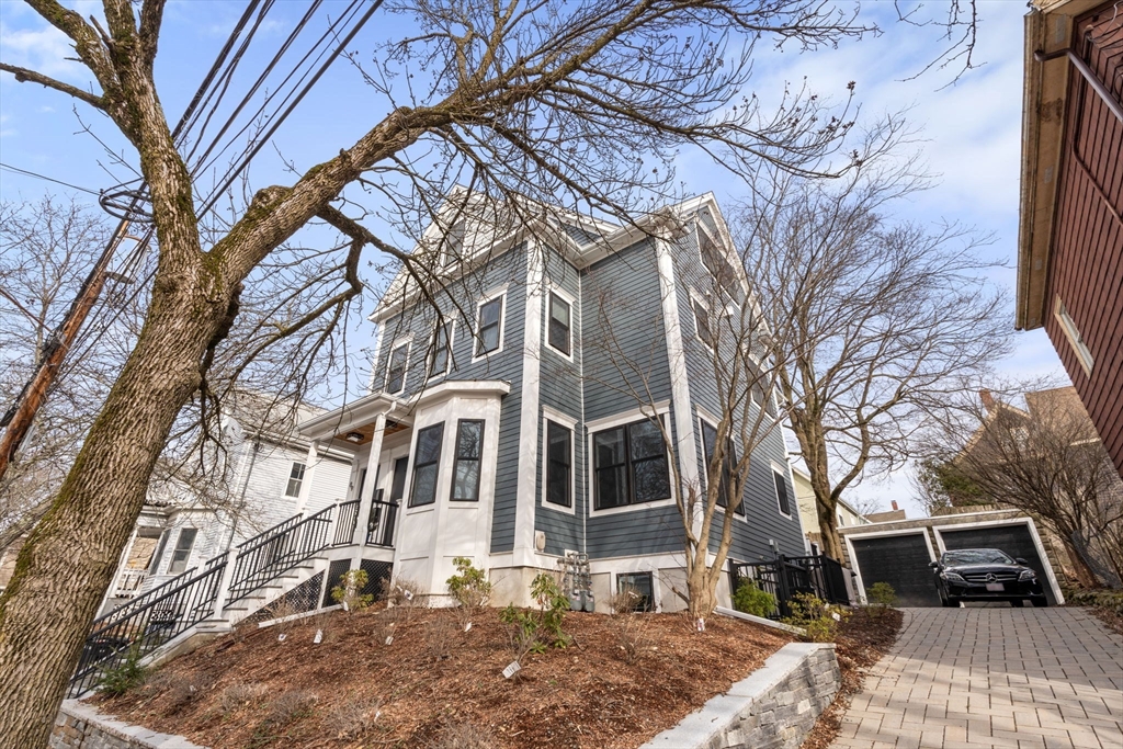 87 Wallace Street, Somerville, Massachusetts, 4 Bedrooms Bedrooms, 8 Rooms Rooms,3 BathroomsBathrooms,Residential Lease,For Rent,Wallace Street,73511197