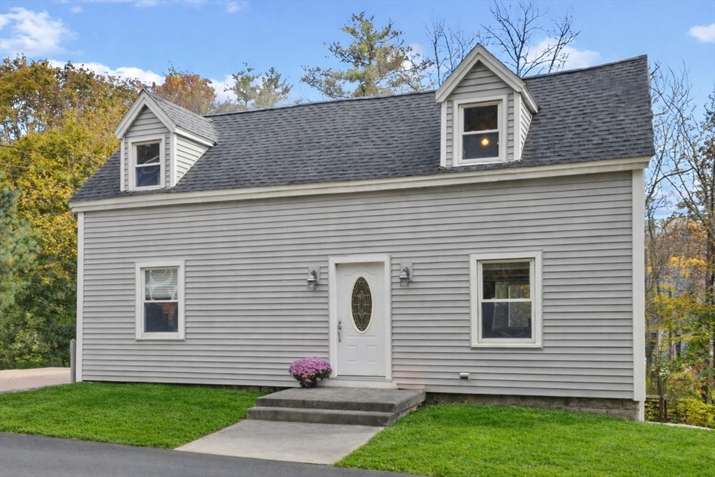 322 Central St, Hudson, Massachusetts, 3 Bedrooms Bedrooms, 6 Rooms Rooms,1 BathroomBathrooms,Residential,For Sale,Central St,73510926