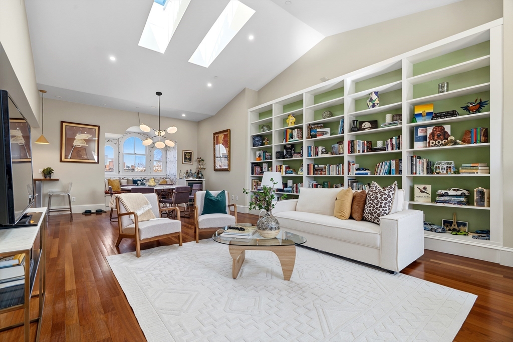 531 Massachusetts Ave, Boston, Massachusetts, 3 Bedrooms Bedrooms, 5 Rooms Rooms,2.5 BathroomsBathrooms,Residential,For Sale,Massachusetts Ave,73510964