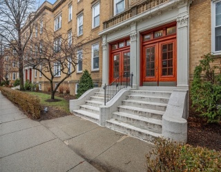 132 Sewall, Brookline, Massachusetts, 3 Bedrooms Bedrooms, 6 Rooms Rooms,2 BathroomsBathrooms,Residential Lease,For Rent,Sewall,73511099
