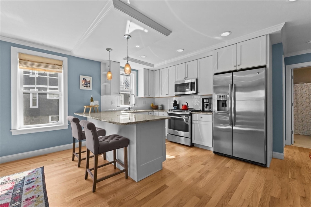 40 Catherine St, Boston, Massachusetts, 2 Bedrooms Bedrooms, 5 Rooms Rooms,2 BathroomsBathrooms,Residential,For Sale,Catherine St,73510782