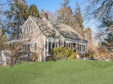 34 Maushop Ave, Barnstable, Massachusetts, 3 Bedrooms Bedrooms, 7 Rooms Rooms,3 BathroomsBathrooms,Residential,For Sale,Maushop Ave,73486394