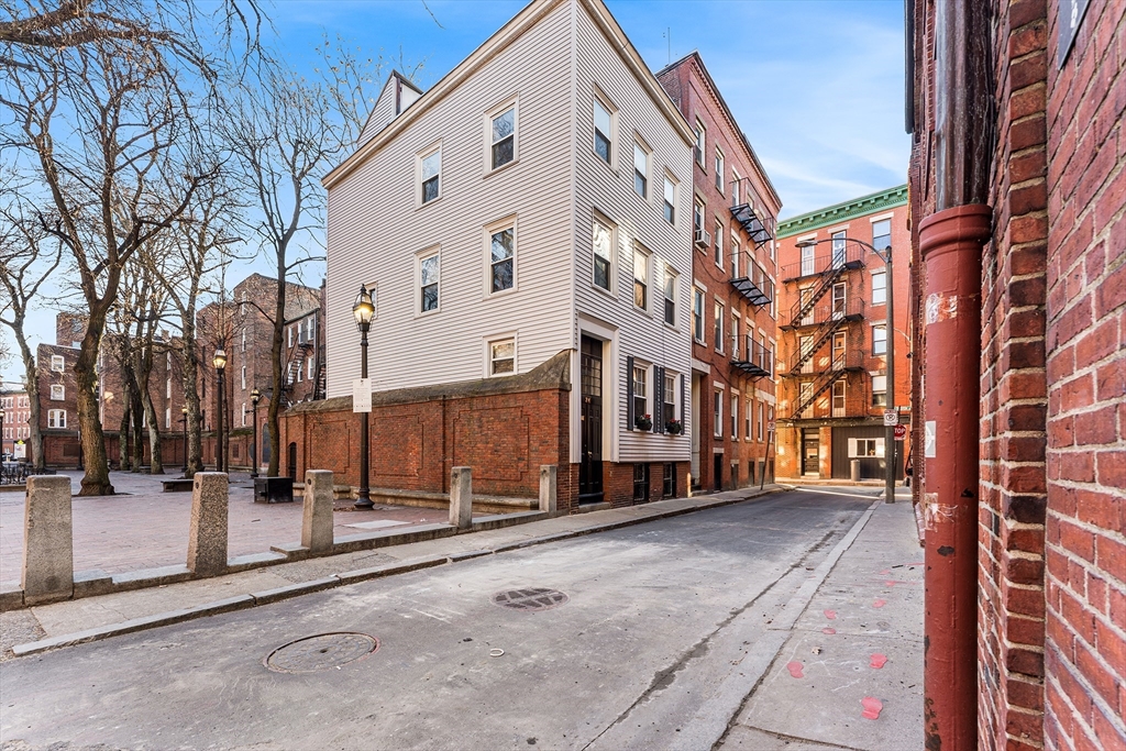 26 Unity St, Boston, Massachusetts, 1 Bedroom Bedrooms, 3 Rooms Rooms,1 BathroomBathrooms,Residential,For Sale,Unity St,73470374