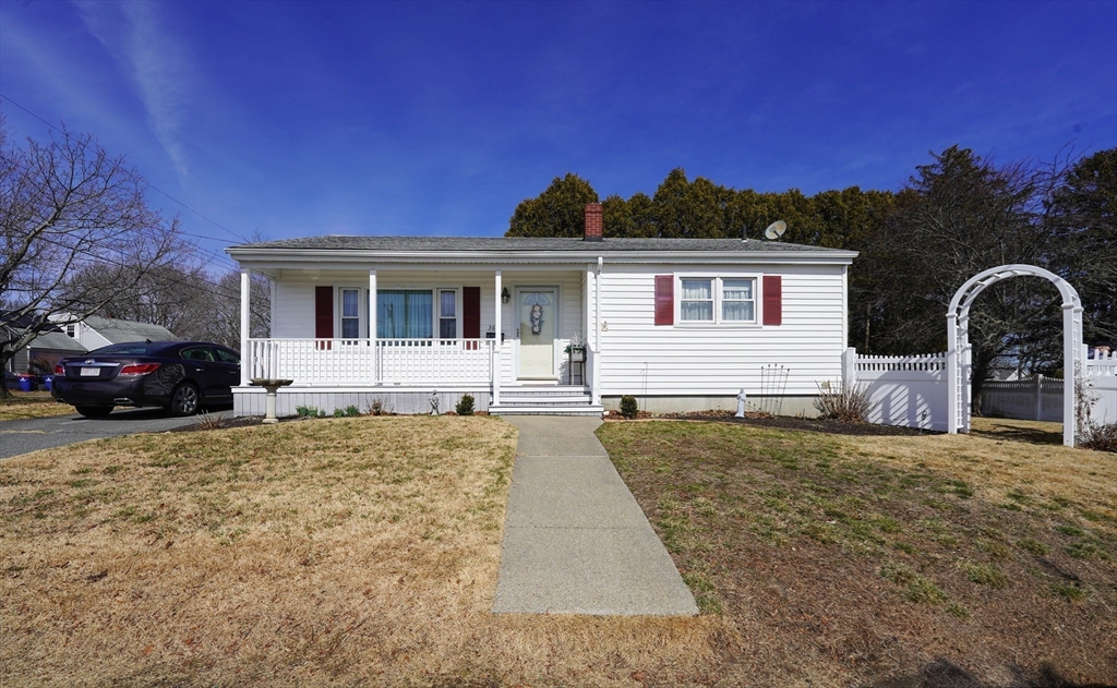 363 Brockton St, New Bedford, Massachusetts, 3 Bedrooms Bedrooms, 5 Rooms Rooms,1 BathroomBathrooms,Residential,For Sale,Brockton St,73486780