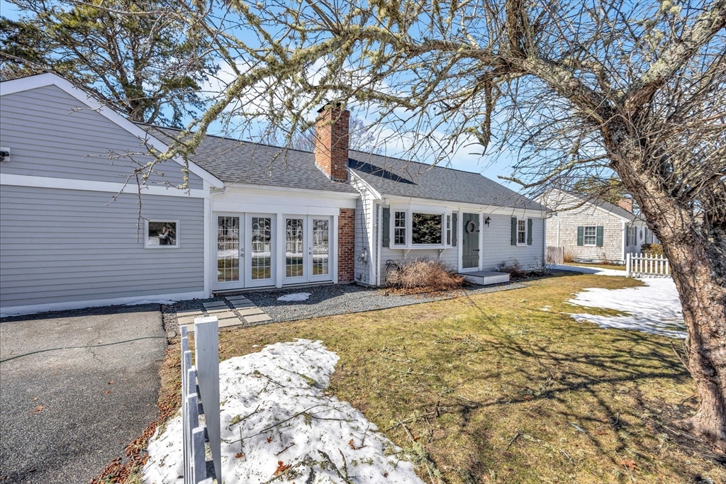 43 Captain Daniel Rd, Yarmouth, Massachusetts, 3 Bedrooms Bedrooms, 6 Rooms Rooms,1 BathroomBathrooms,Residential,For Sale,Captain Daniel Rd,73485767