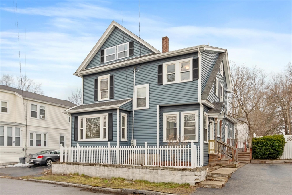 23 Emery St, Lowell, Massachusetts, 5 Bedrooms Bedrooms, 10 Rooms Rooms,2.5 BathroomsBathrooms,Residential,For Sale,Emery St,73493017