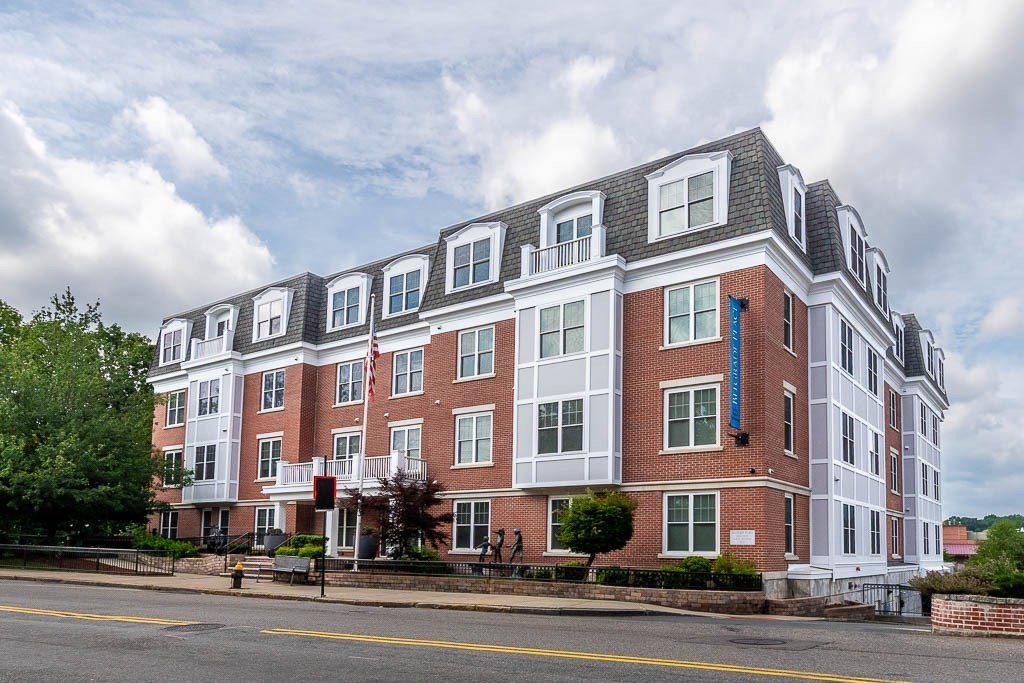 446 Belgrade Ave, Boston, Massachusetts, 2 Bedrooms Bedrooms, 5 Rooms Rooms,2 BathroomsBathrooms,Residential Lease,For Rent,Belgrade Ave,73457803