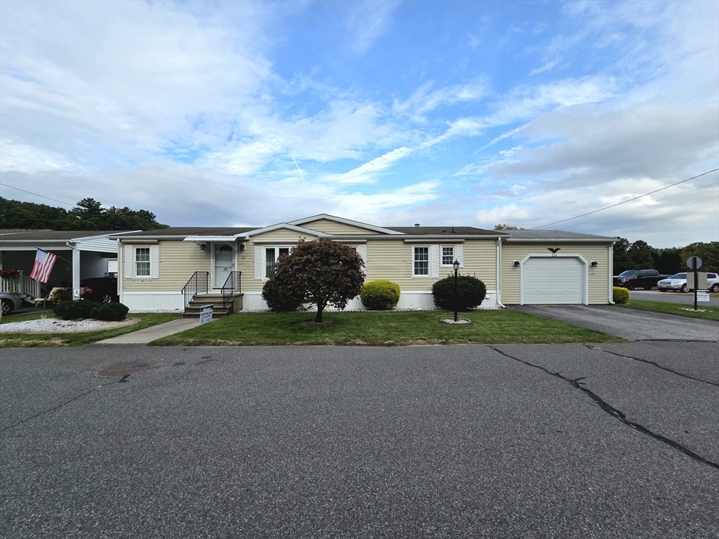 111 Festival Circle, Chicopee, Massachusetts, 3 Bedrooms Bedrooms, 6 Rooms Rooms,2 BathroomsBathrooms,Residential,For Sale,Festival Circle,73436551