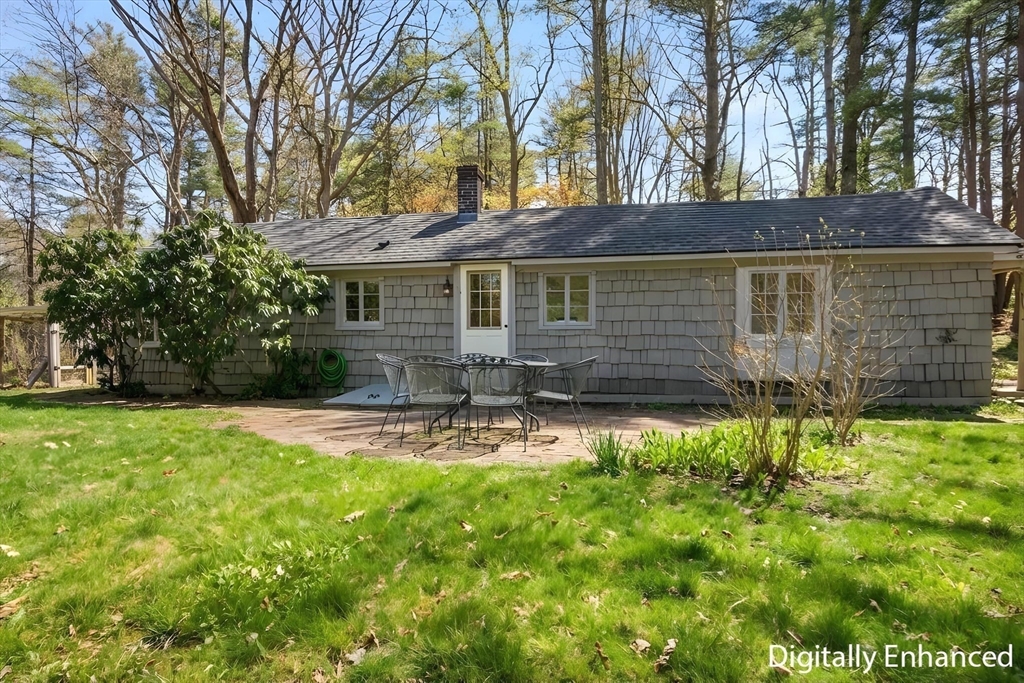 261 Central Street, Rowley, Massachusetts, 3 Bedrooms Bedrooms, 7 Rooms Rooms,1 BathroomBathrooms,Residential,For Sale,Central Street,73497477