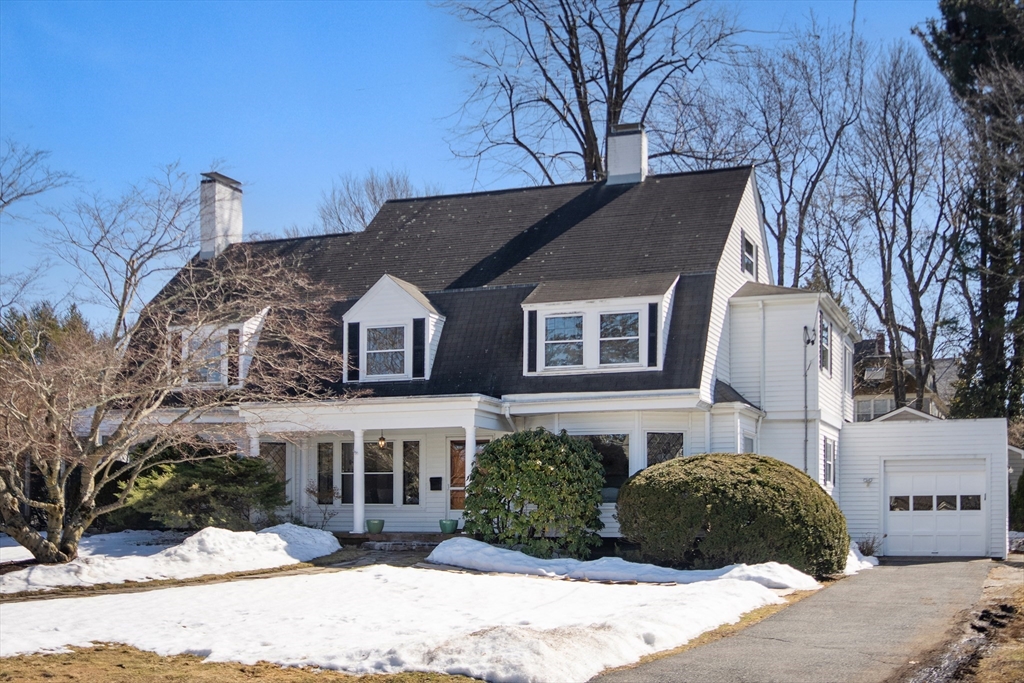 54 Temple St, Newton, Massachusetts, 4 Bedrooms Bedrooms, 10 Rooms Rooms,2.5 BathroomsBathrooms,Residential,For Sale,Temple St,73485492