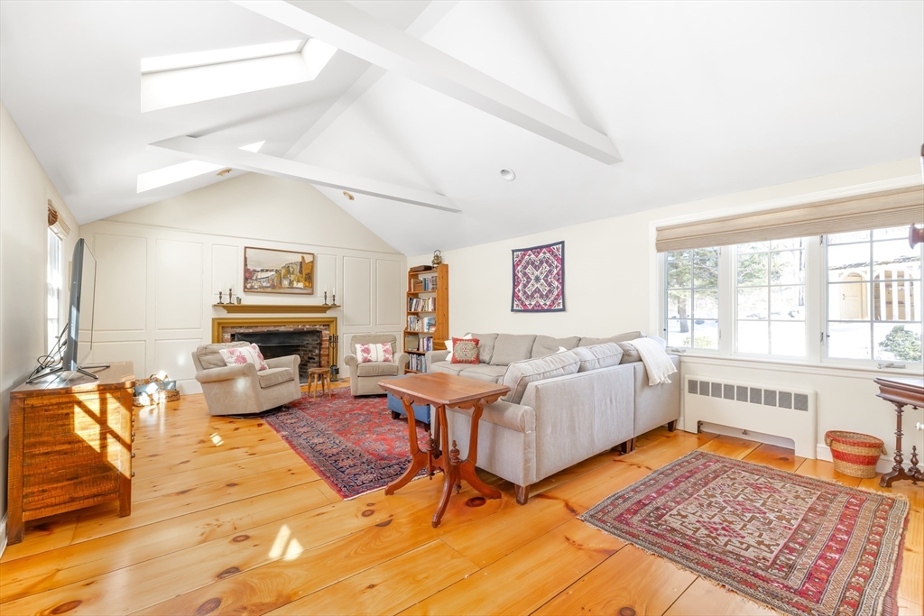 121 Woodland Street, Sherborn, Massachusetts, 4 Bedrooms Bedrooms, 9 Rooms Rooms,3 BathroomsBathrooms,Residential,For Sale,Woodland Street,73491351