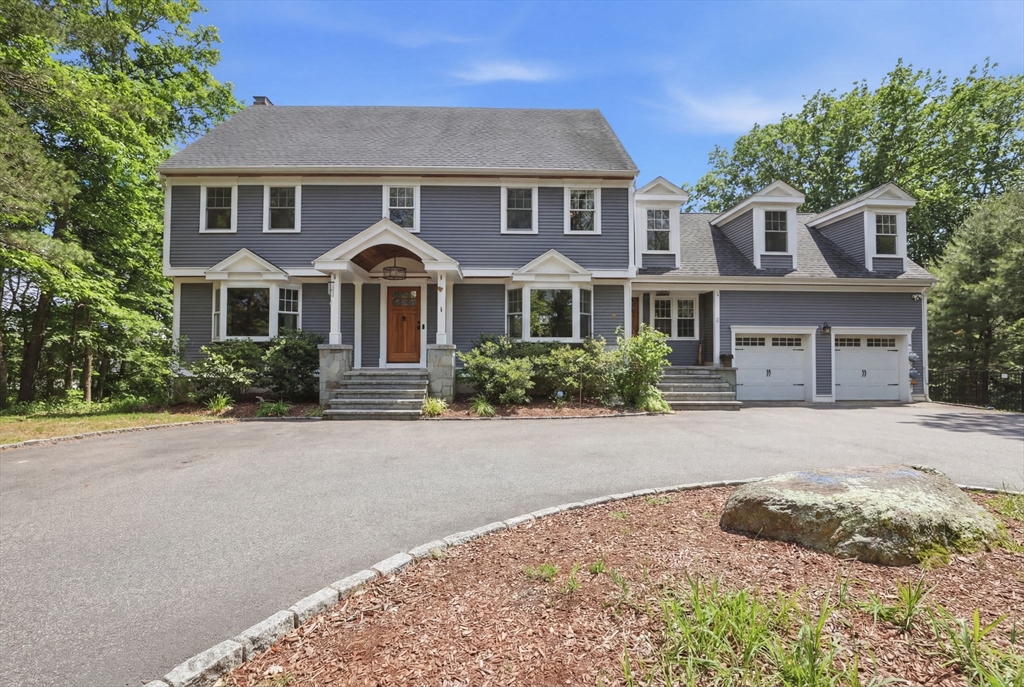 1 Geraldine Ln, Braintree, Massachusetts, 5 Bedrooms Bedrooms, 10 Rooms Rooms,2.5 BathroomsBathrooms,Residential,For Sale,Geraldine Ln,73488571