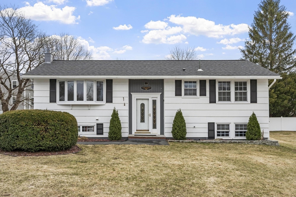 12 Tanglewood Drive, Dracut, Massachusetts, 3 Bedrooms Bedrooms, 5 Rooms Rooms,1 BathroomBathrooms,Residential,For Sale,Tanglewood Drive,73491755