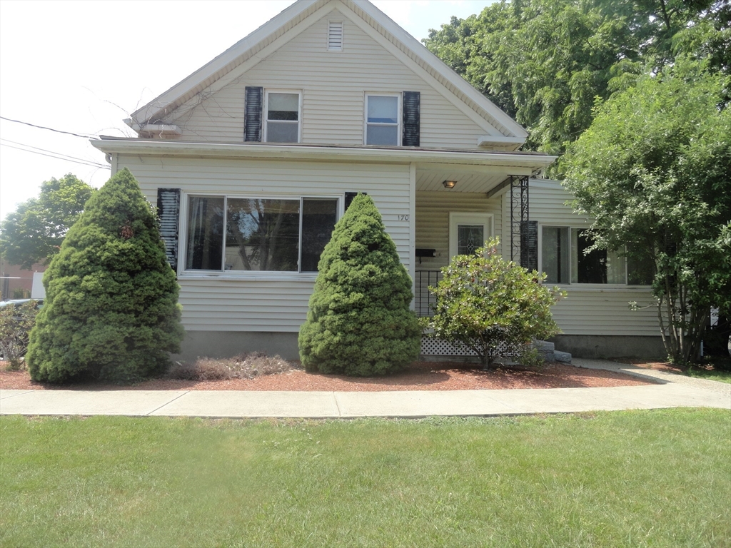 170 Central St, Stoneham, Massachusetts, 2 Bedrooms Bedrooms, 5 Rooms Rooms,1 BathroomBathrooms,Residential Lease,For Rent,Central St,73502096