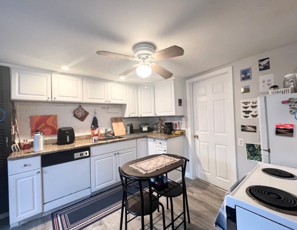 249 Hurley St, Cambridge, Massachusetts, 1 Bedroom Bedrooms, 2 Rooms Rooms,1 BathroomBathrooms,Residential Lease,For Rent,Hurley St,73511258