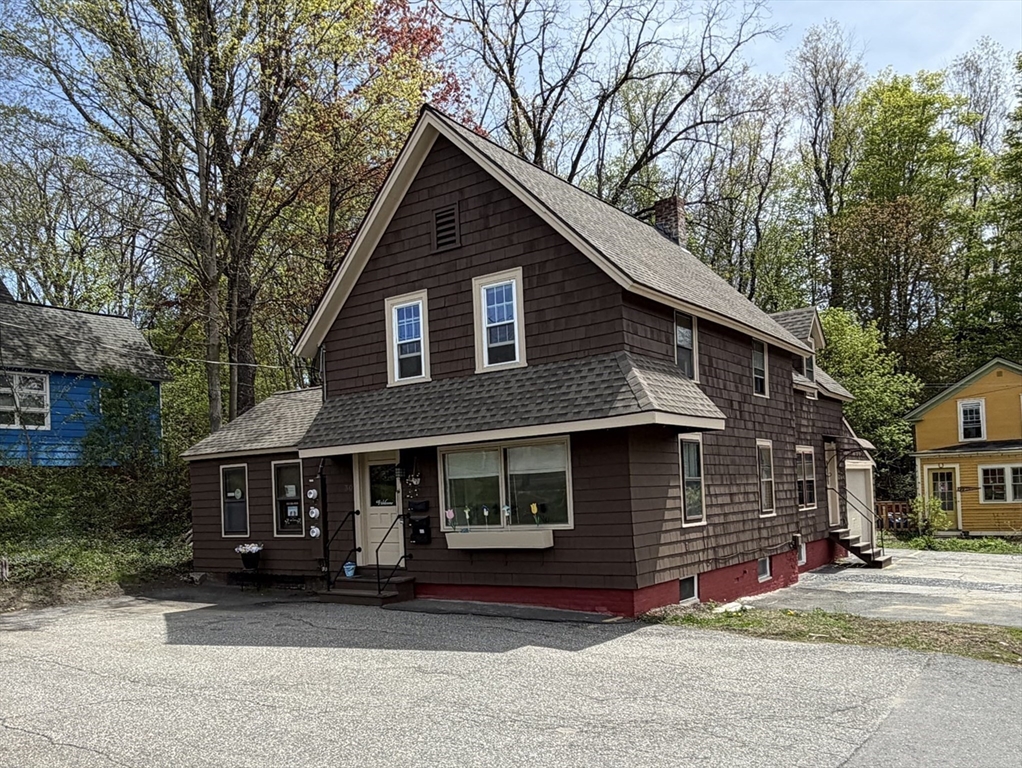 30 Mohawk Trl, Greenfield, Massachusetts, 3 Bedrooms Bedrooms, 8 Rooms Rooms,3 BathroomsBathrooms,Residential Income,For Sale,Mohawk Trl,73511272