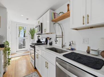 13 Roy Street, Swampscott, Massachusetts, 1 Bedroom Bedrooms, 3 Rooms Rooms,1 BathroomBathrooms,Residential,For Sale,Roy Street,73510980 13 Roy Street, Swampscott, Massachusetts, 1 Bedroom Bedrooms, 3 Rooms Rooms,1 BathroomBathrooms,Residential,For Sale,Roy Street,73510980