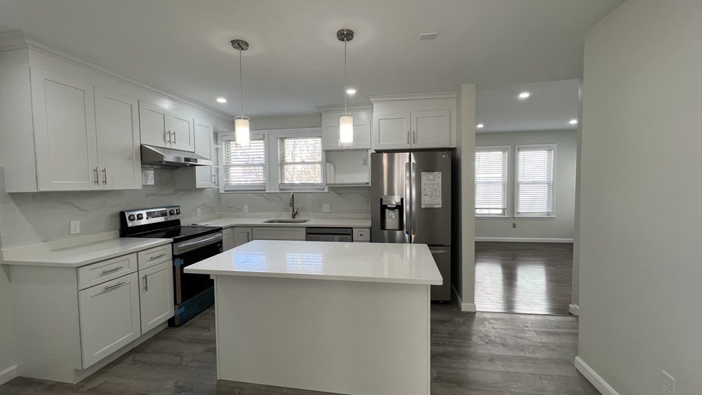 62 Holbrook Ave, Braintree, Massachusetts, 2 Bedrooms Bedrooms, 4 Rooms Rooms,1 BathroomBathrooms,Residential Lease,For Rent,Holbrook Ave,73511312