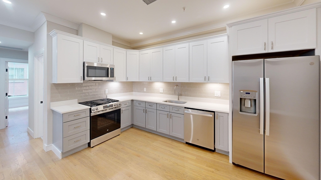 230 Tremont St., Boston, Massachusetts, 4 Bedrooms Bedrooms, 6 Rooms Rooms,2 BathroomsBathrooms,Residential Lease,For Rent,Tremont St.,73511317