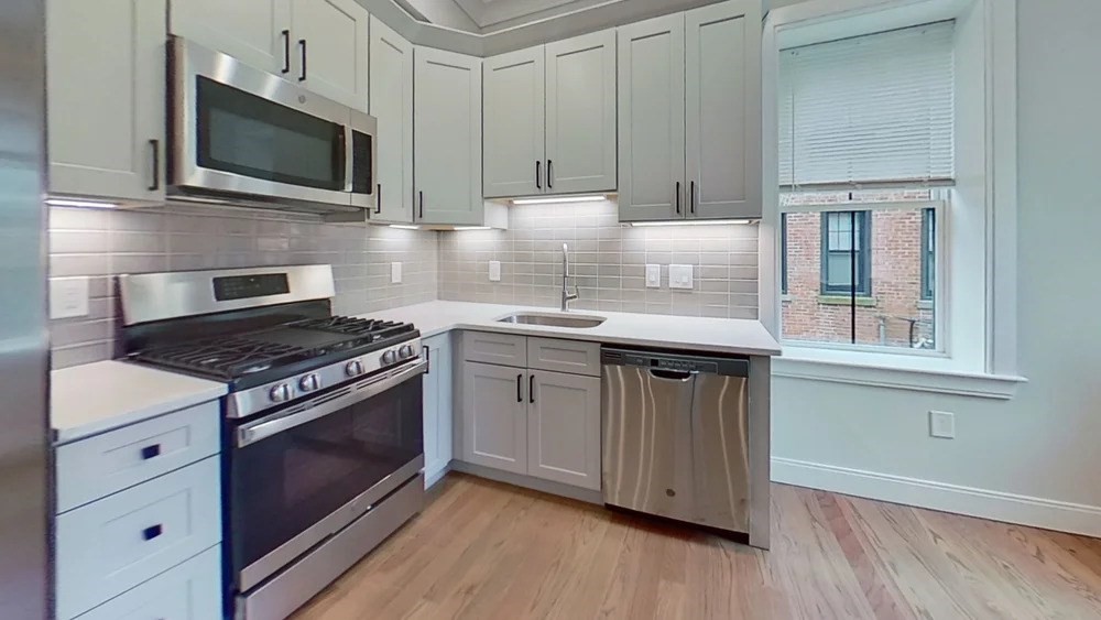 191 Porter St., Boston, Massachusetts, 4 Bedrooms Bedrooms, 6 Rooms Rooms,2 BathroomsBathrooms,Residential Lease,For Rent,Porter St.,73511321