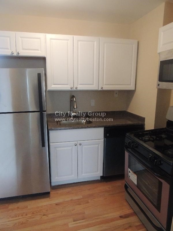 25 Division St., Chelsea, Massachusetts, 2 Bedrooms Bedrooms, 4 Rooms Rooms,1 BathroomBathrooms,Residential Lease,For Rent,Division St.,73511328