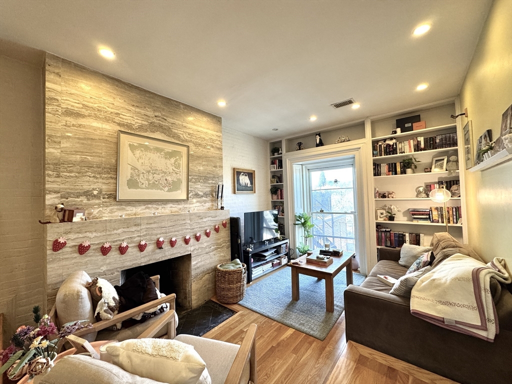 124 Beacon Street, Boston, Massachusetts, 1 Bedroom Bedrooms, 4 Rooms Rooms,1 BathroomBathrooms,Residential Lease,For Rent,Beacon Street,73511344
