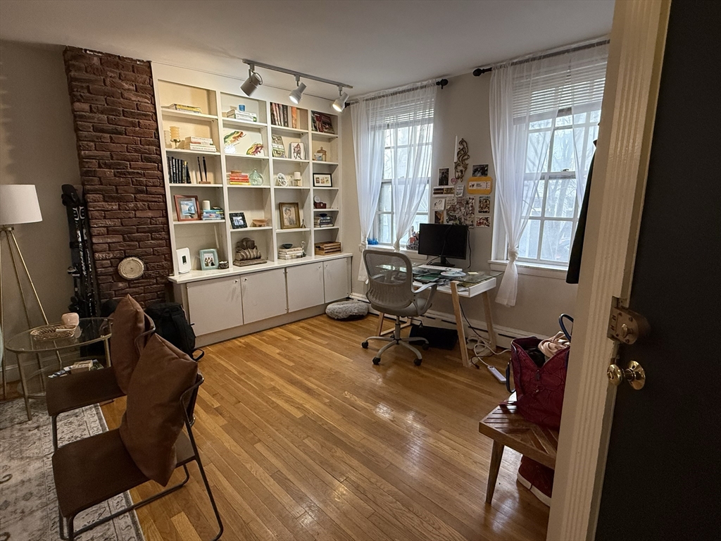 43 Grove Street, Boston, Massachusetts, 1 Bedroom Bedrooms, 4 Rooms Rooms,1.5 BathroomsBathrooms,Residential Lease,For Rent,Grove Street,73511356