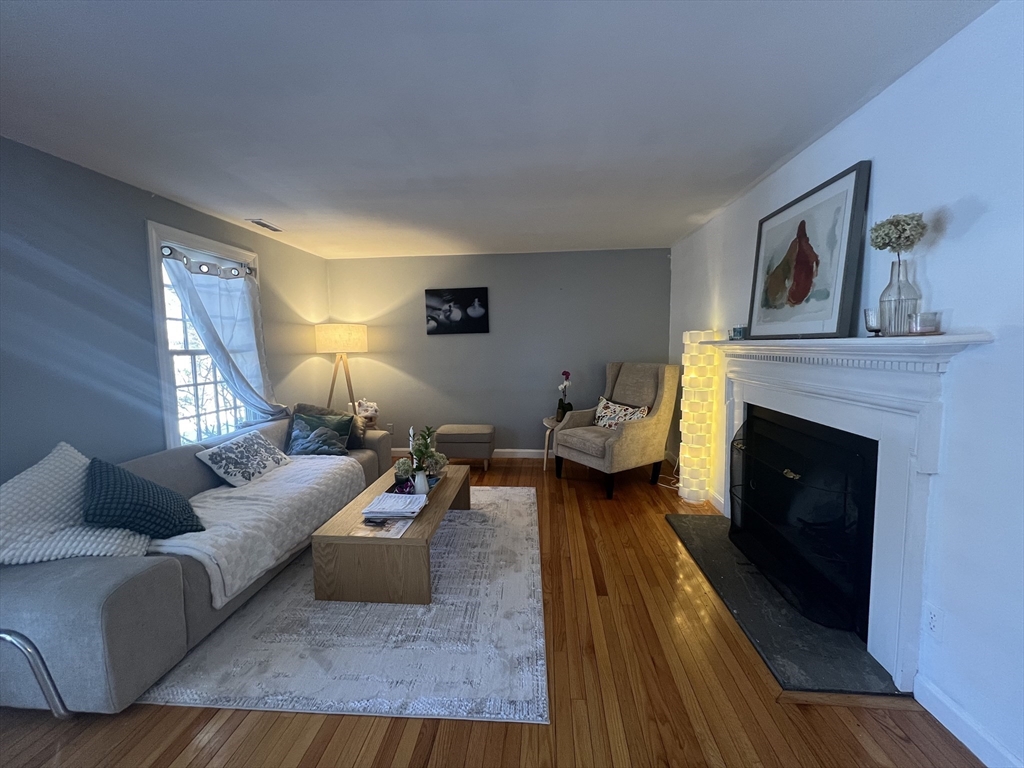 68 Jericho Rd, Weston, Massachusetts, 2 Bedrooms Bedrooms, 5 Rooms Rooms,1.5 BathroomsBathrooms,Residential Lease,For Rent,Jericho Rd,73511367